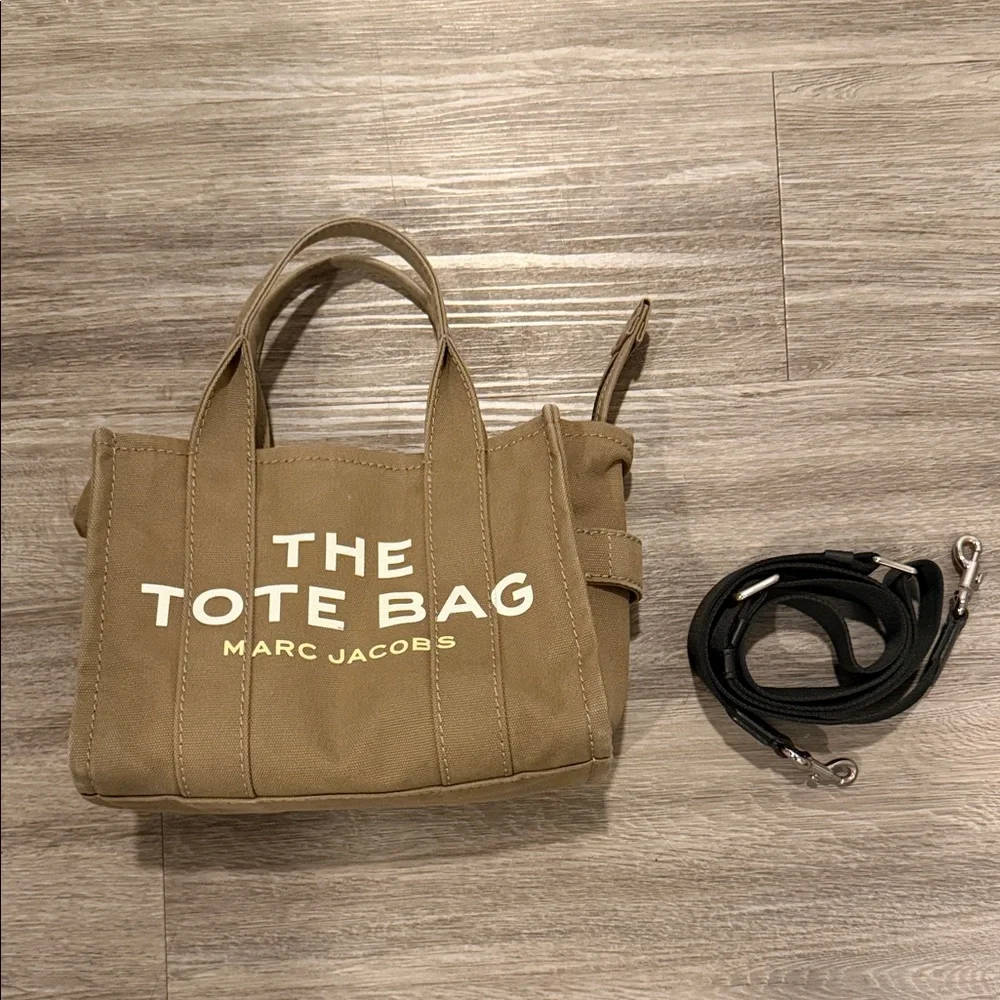 Marc Jacobs The Tote Bag in Tan with Black Strap - Picture 1 of 4